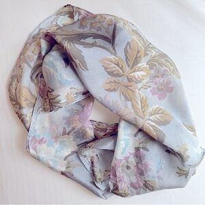 LIZ CLAIBOURNE VINTAGE SILK FLORAL RECTANGLE SCARF ETHEREAL WHIMSICAL Light Blue
